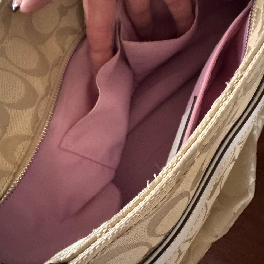 Coach Gallery Signature Tote In Beige and White -Model # M0976-F14670 - Picture 9 of 16